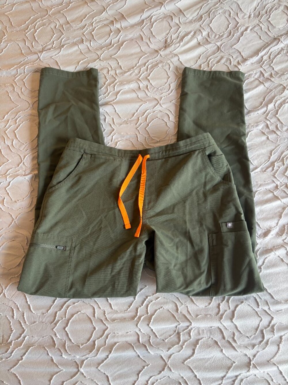 WORN ONCE Figs Yola Skinny Scrub Pants - Moss Green - Picture 2 of 5